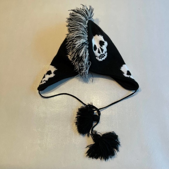 Skull Knit Hat Mohawk Style Emo Goth Punk Winter Beanie - Picture 3 of 3